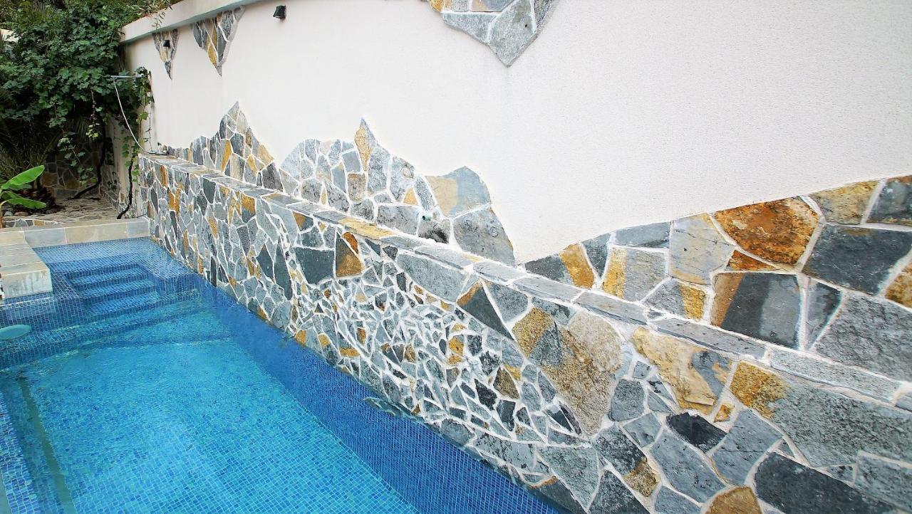 Penthouse Stoliv: Beachfront Spa Villa with Private Jetty Kotor Exterior photo