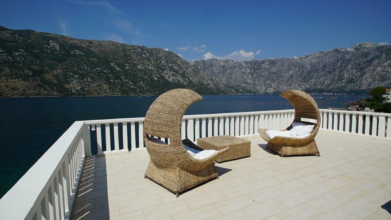 Penthouse Stoliv: Beachfront Spa Villa with Private Jetty Kotor Exterior photo