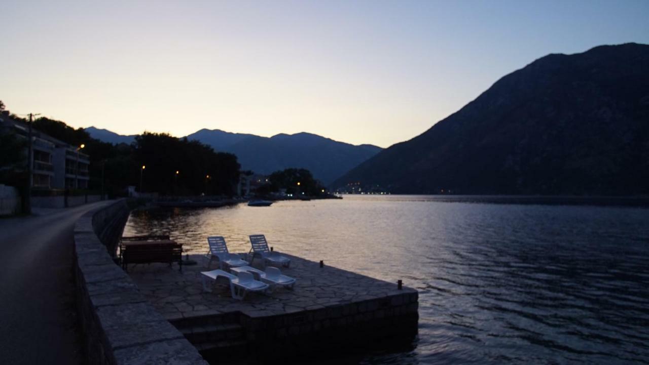 Penthouse Stoliv: Beachfront Spa Villa with Private Jetty Kotor Exterior photo